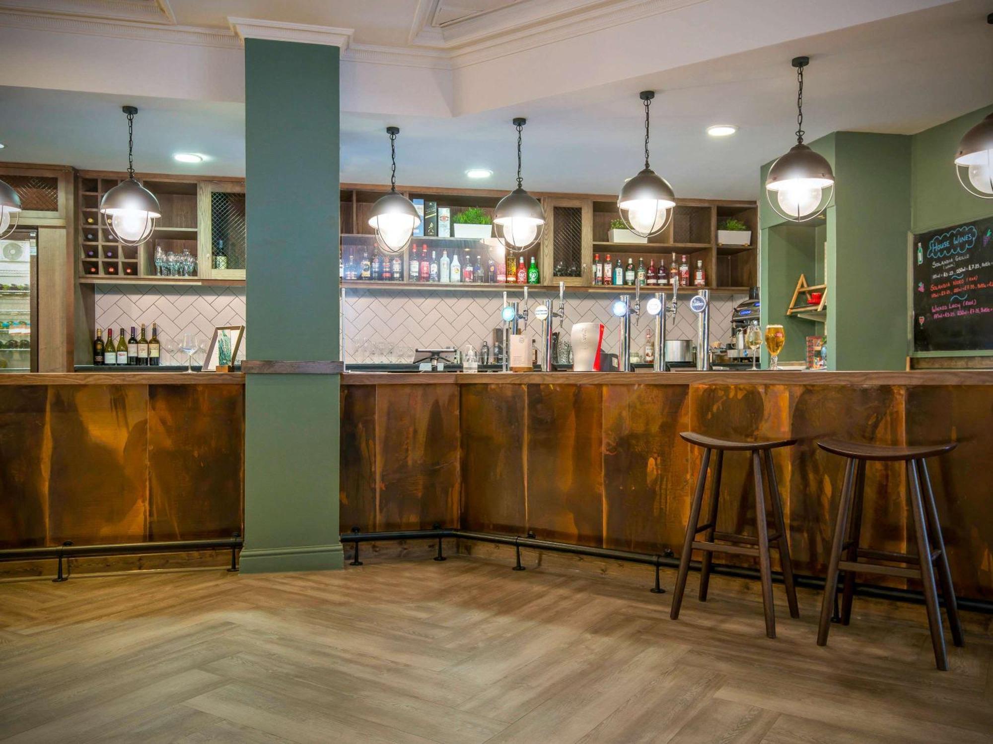 Mercure Cardiff North Hotel Экстерьер фото