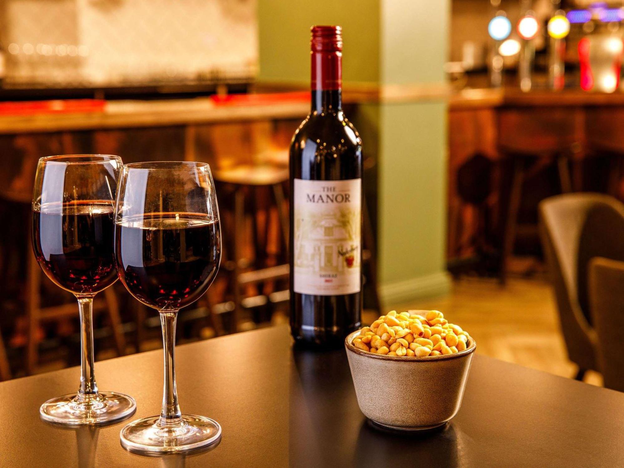 Mercure Cardiff North Hotel Экстерьер фото