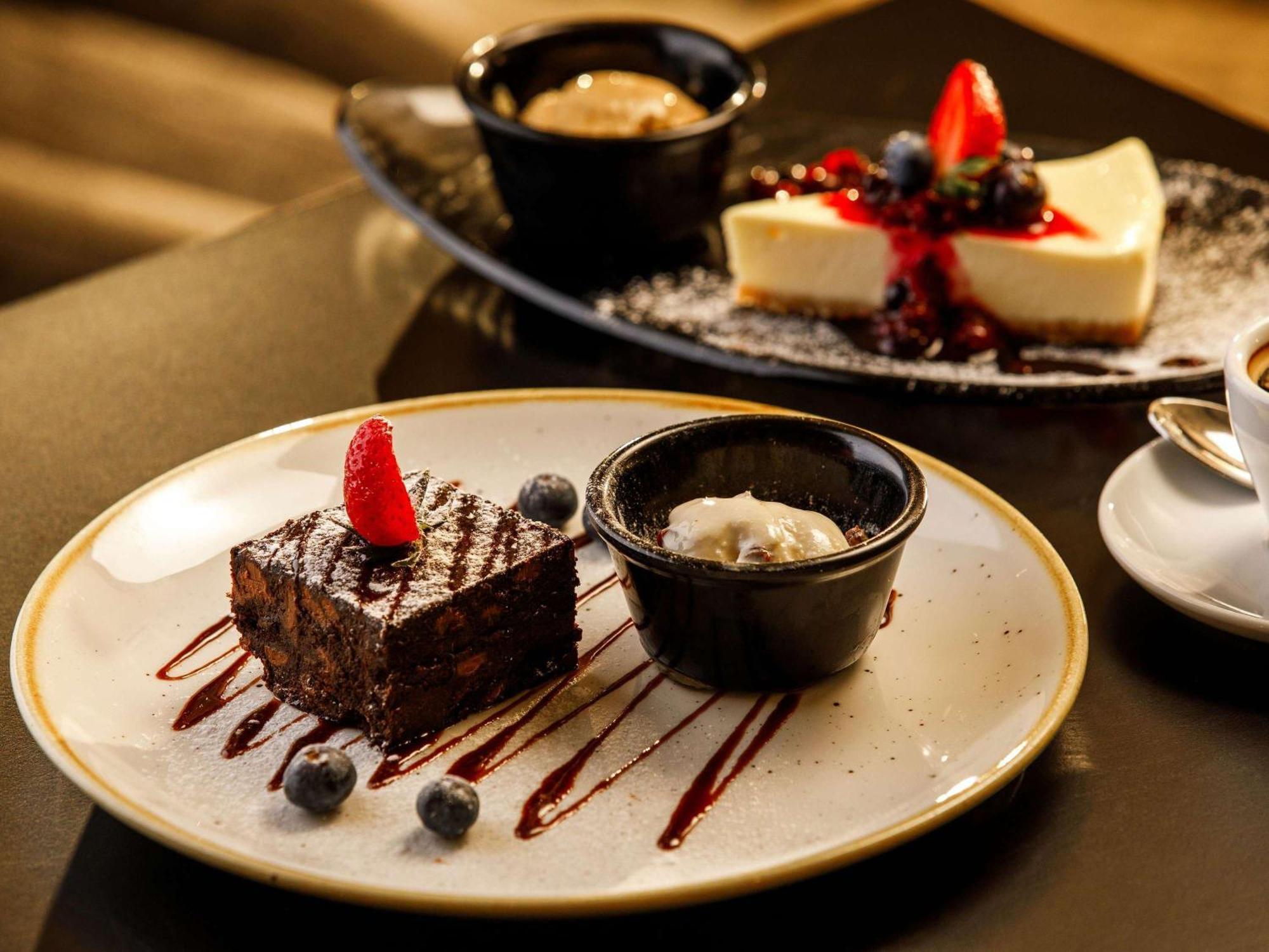 Mercure Cardiff North Hotel Экстерьер фото