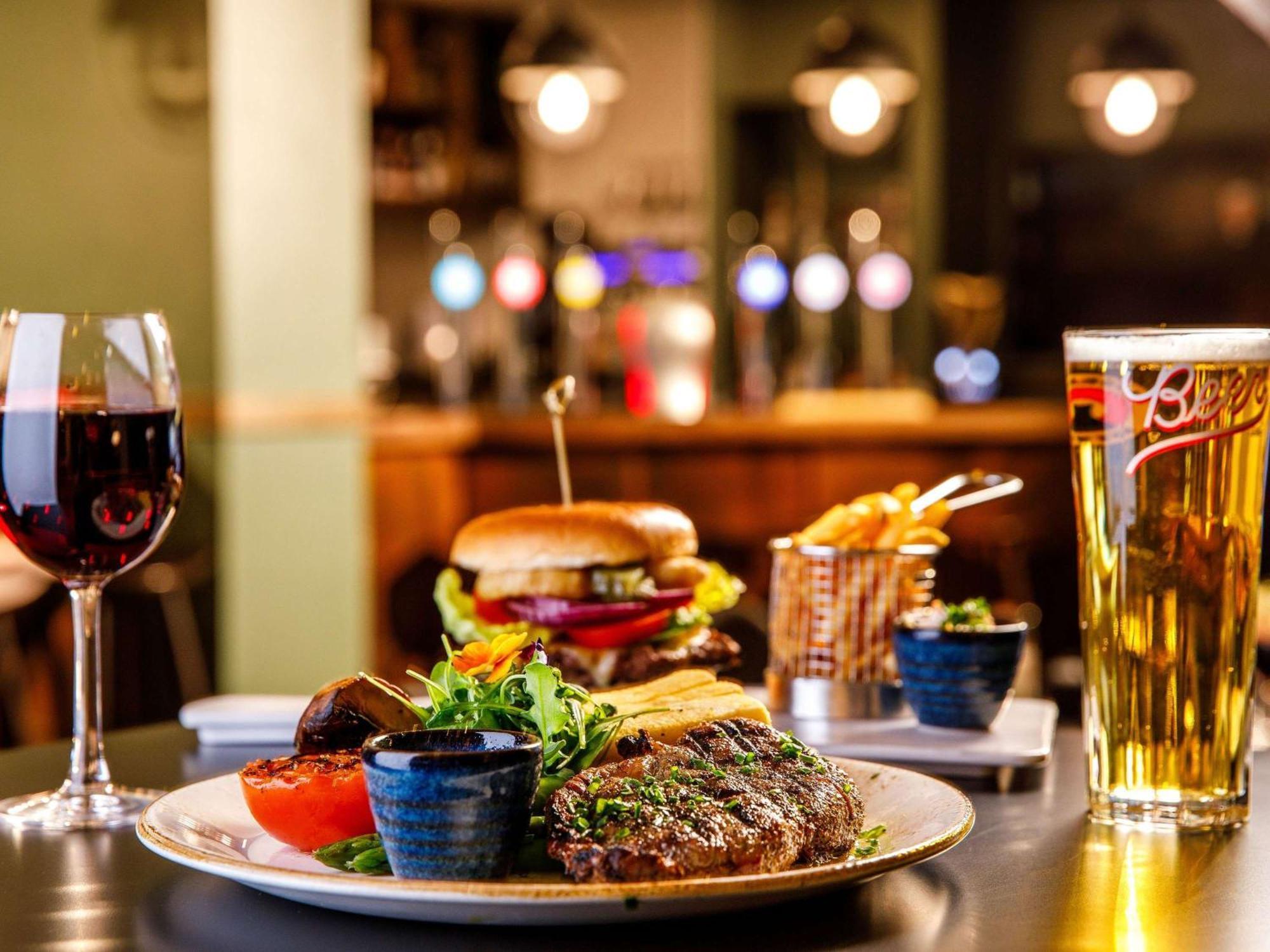 Mercure Cardiff North Hotel Экстерьер фото