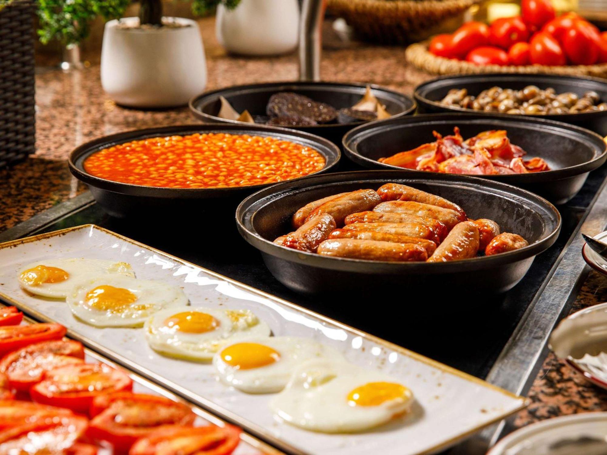 Mercure Cardiff North Hotel Экстерьер фото