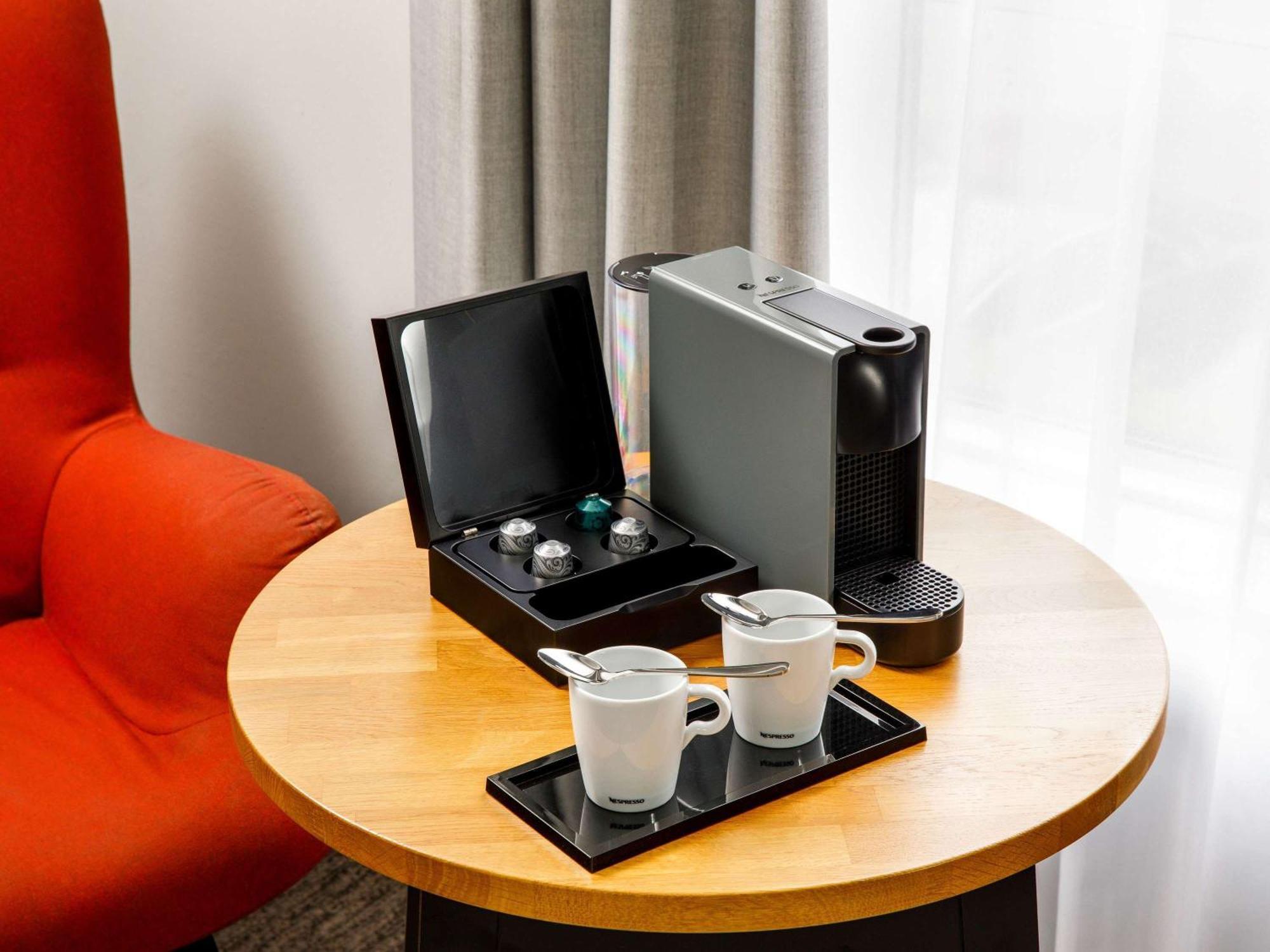 Mercure Cardiff North Hotel Экстерьер фото