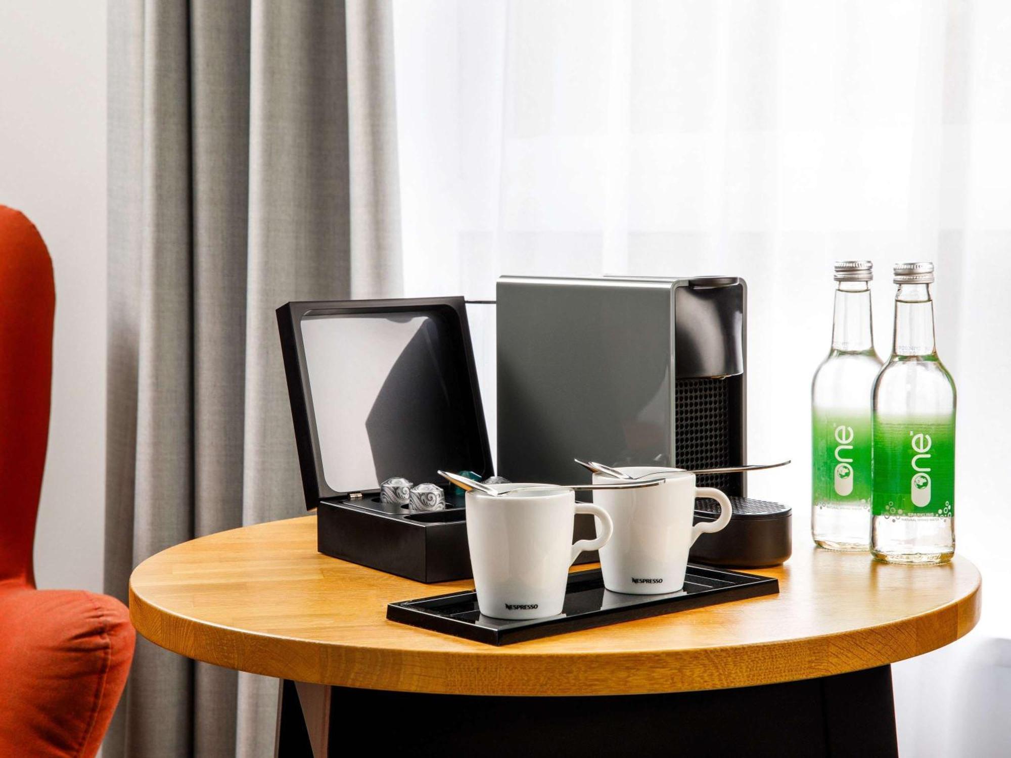 Mercure Cardiff North Hotel Экстерьер фото