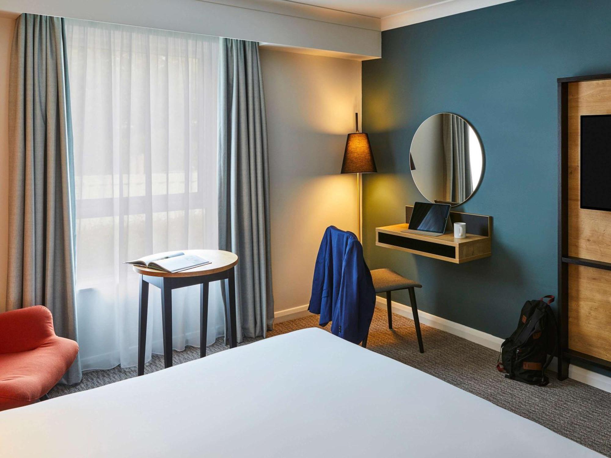 Mercure Cardiff North Hotel Экстерьер фото