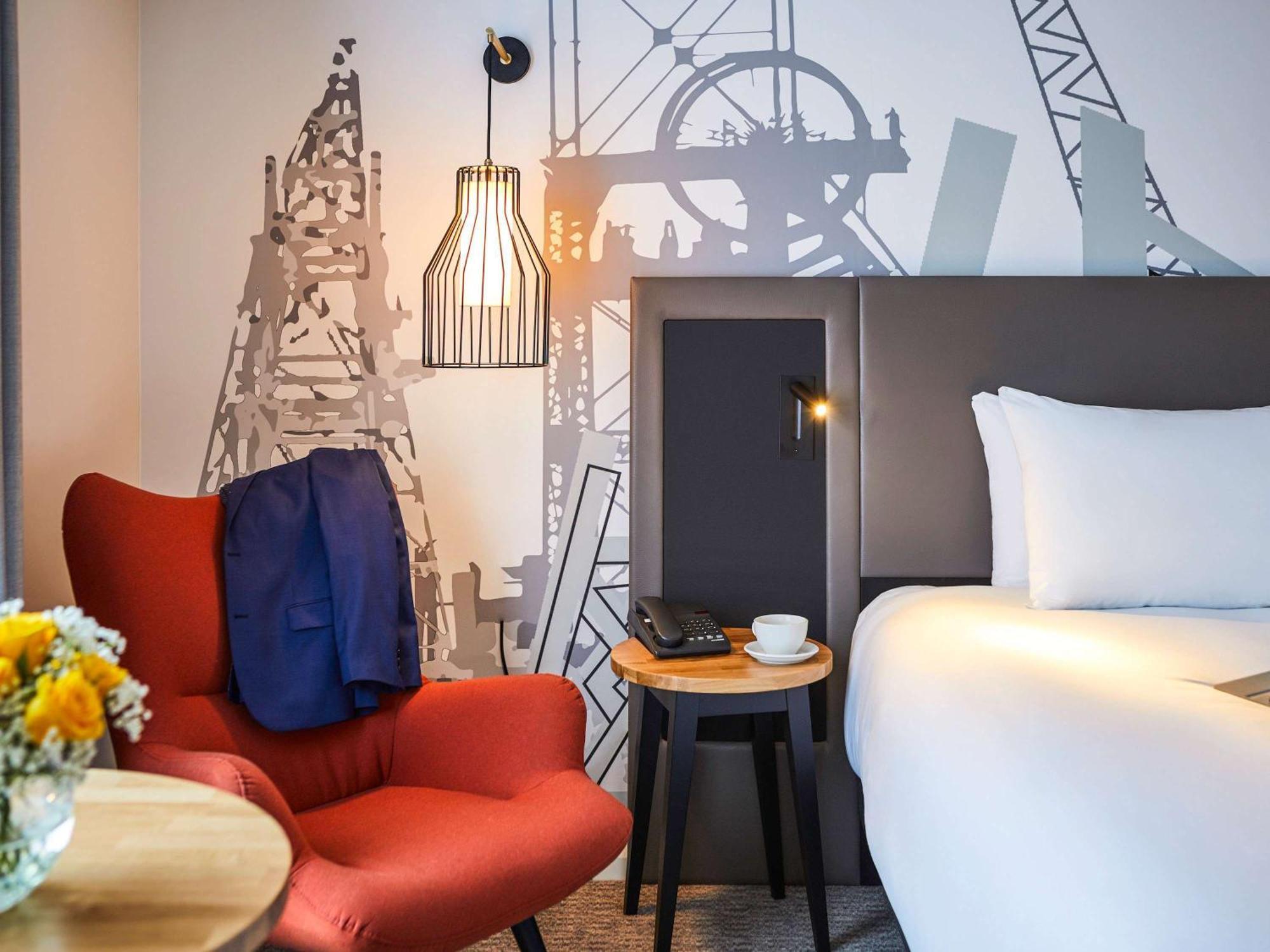 Mercure Cardiff North Hotel Экстерьер фото