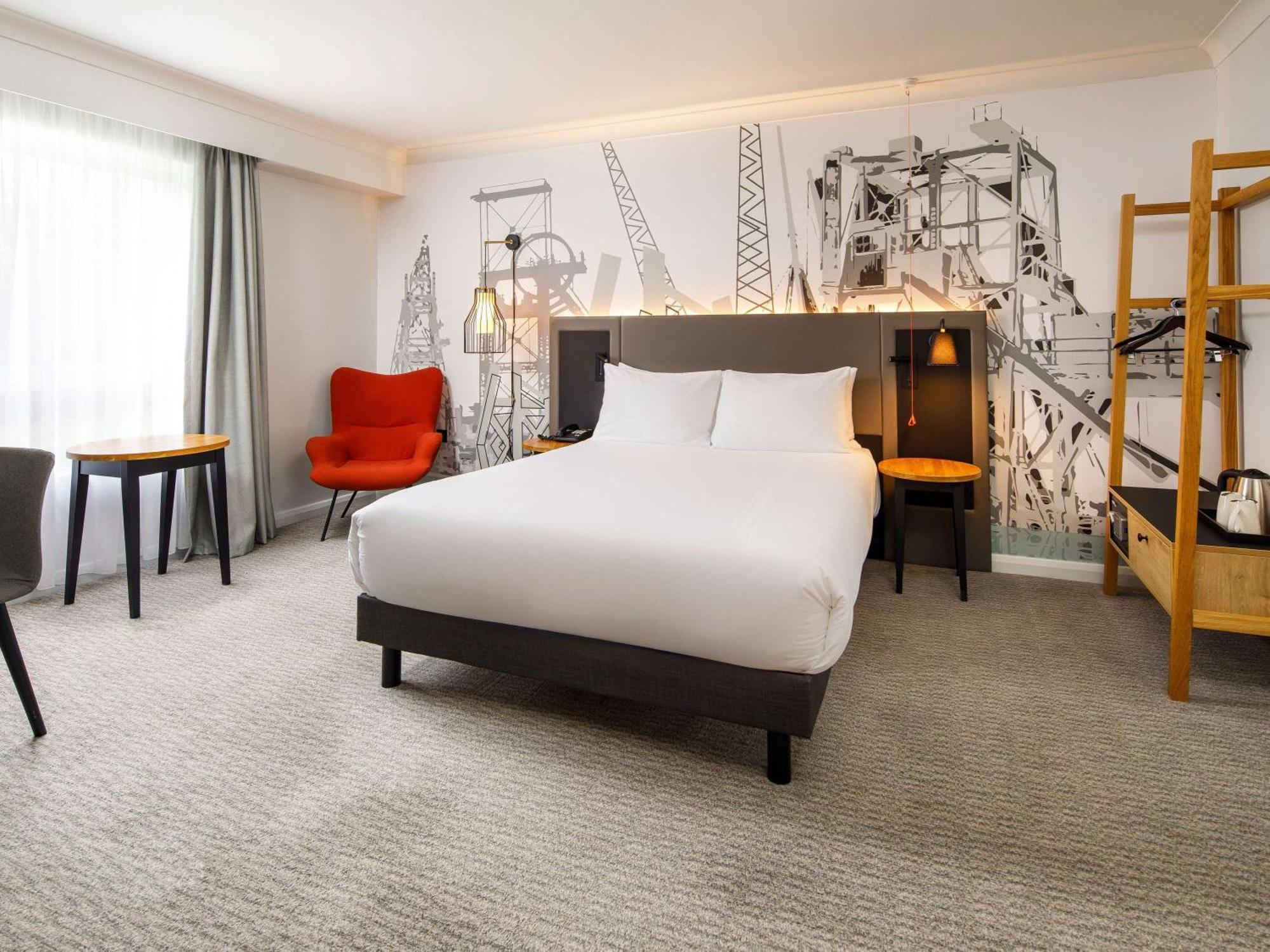 Mercure Cardiff North Hotel Экстерьер фото