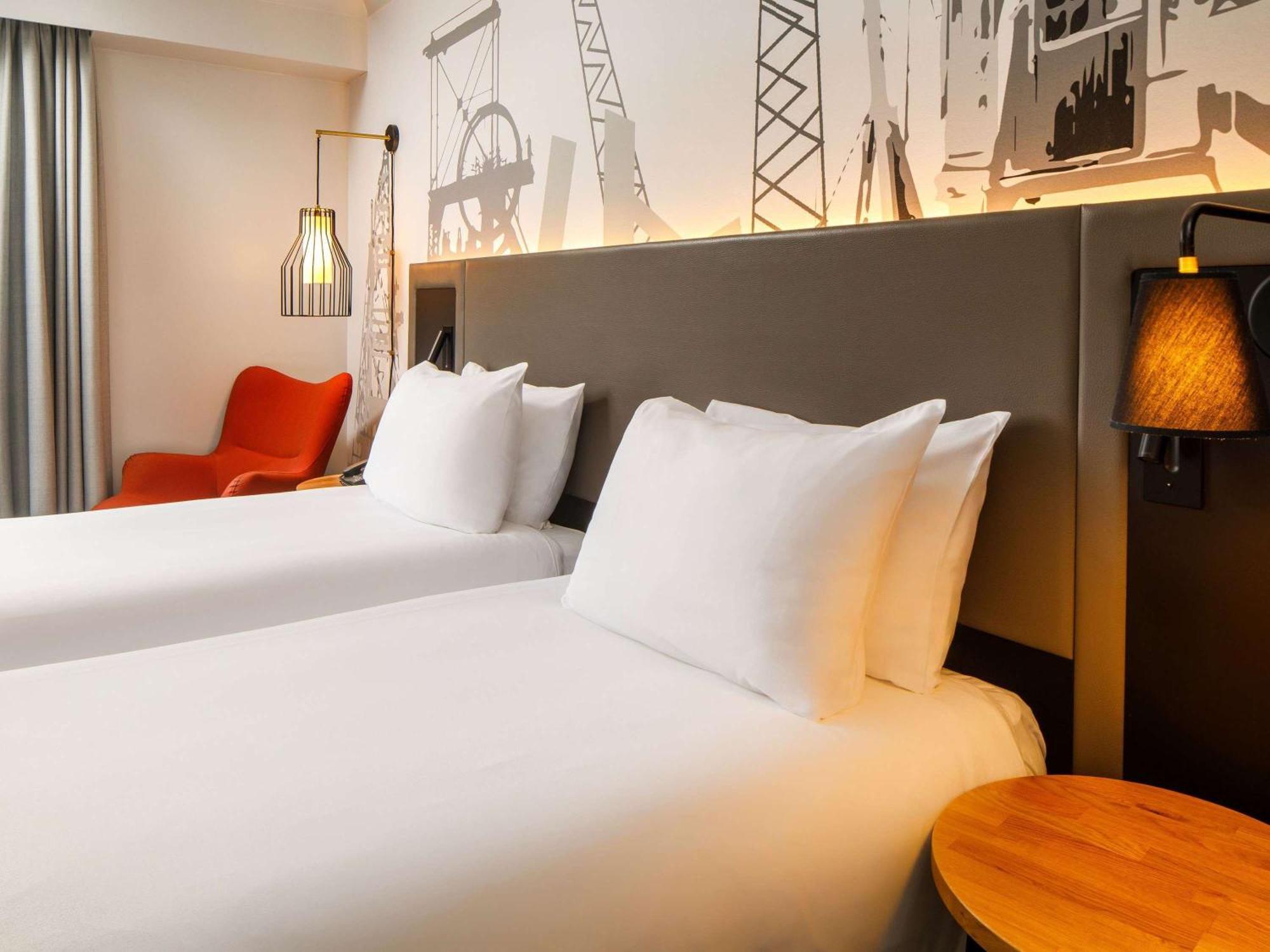 Mercure Cardiff North Hotel Экстерьер фото