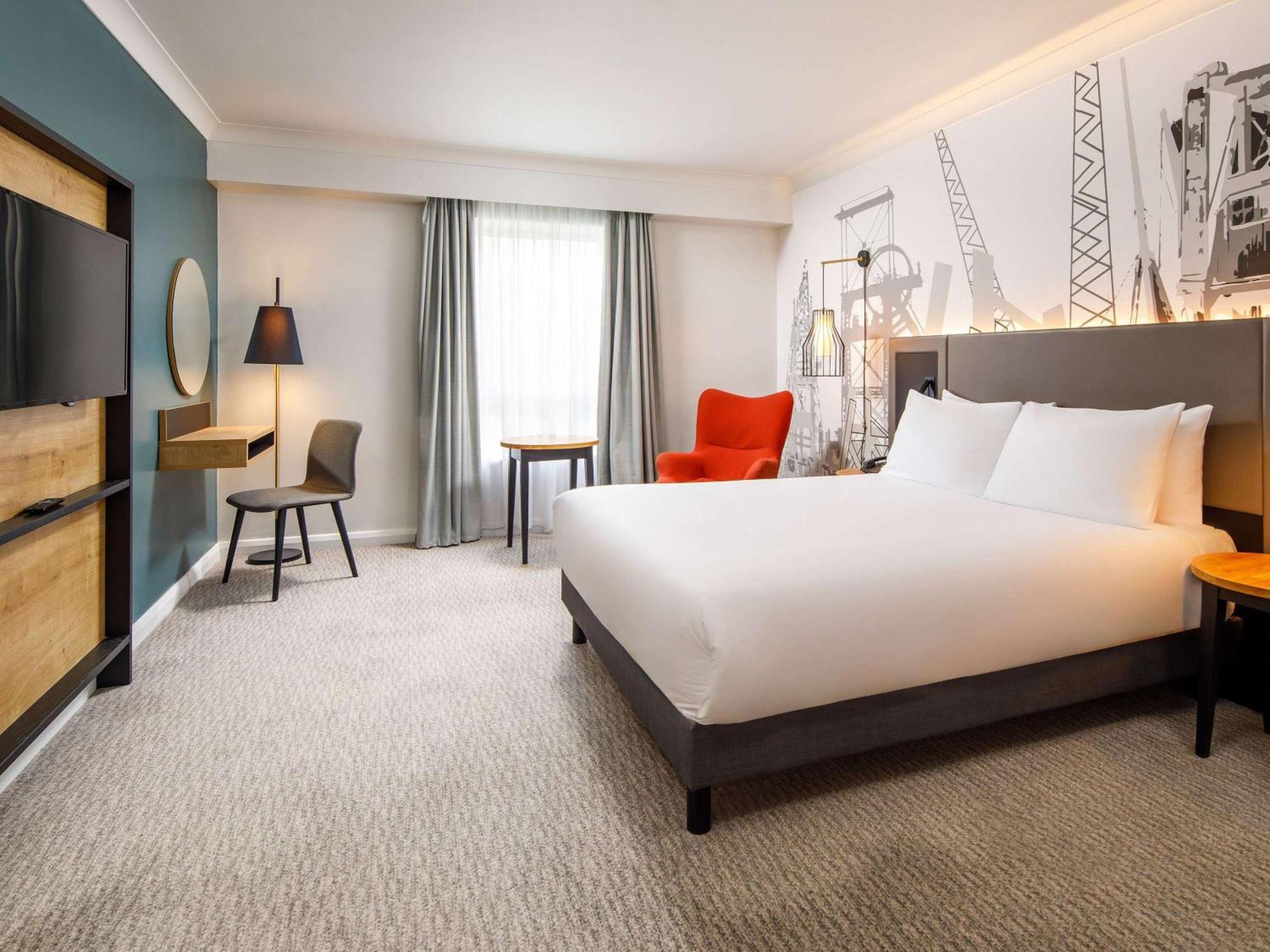 Mercure Cardiff North Hotel Экстерьер фото