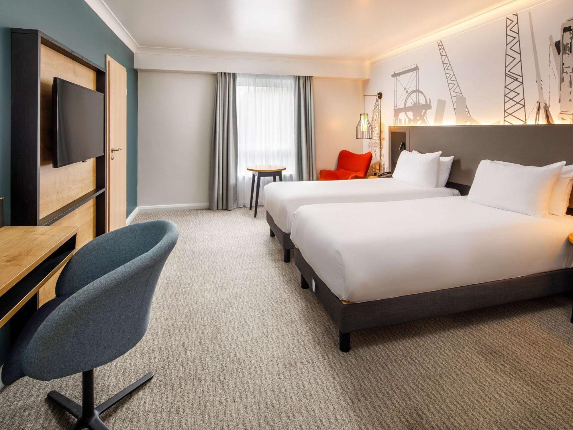 Mercure Cardiff North Hotel Экстерьер фото