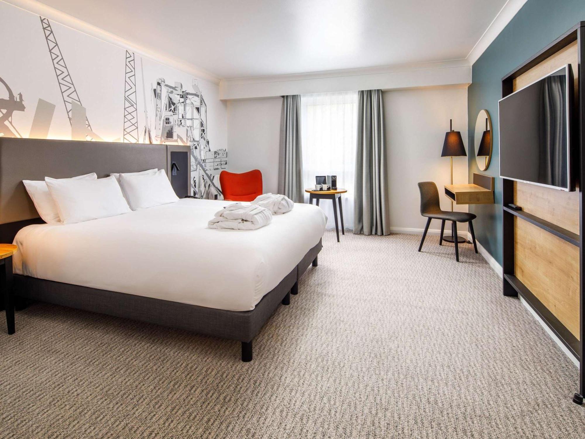 Mercure Cardiff North Hotel Экстерьер фото