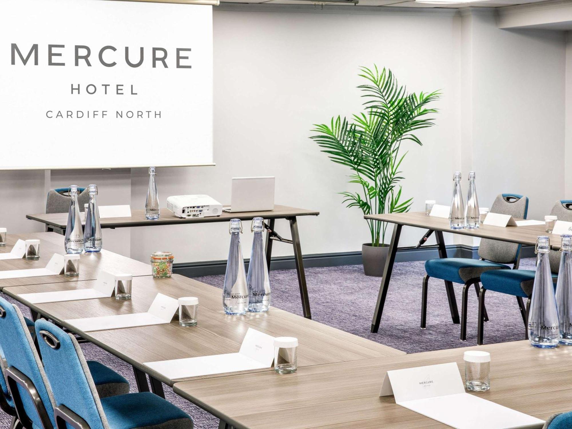 Mercure Cardiff North Hotel Экстерьер фото