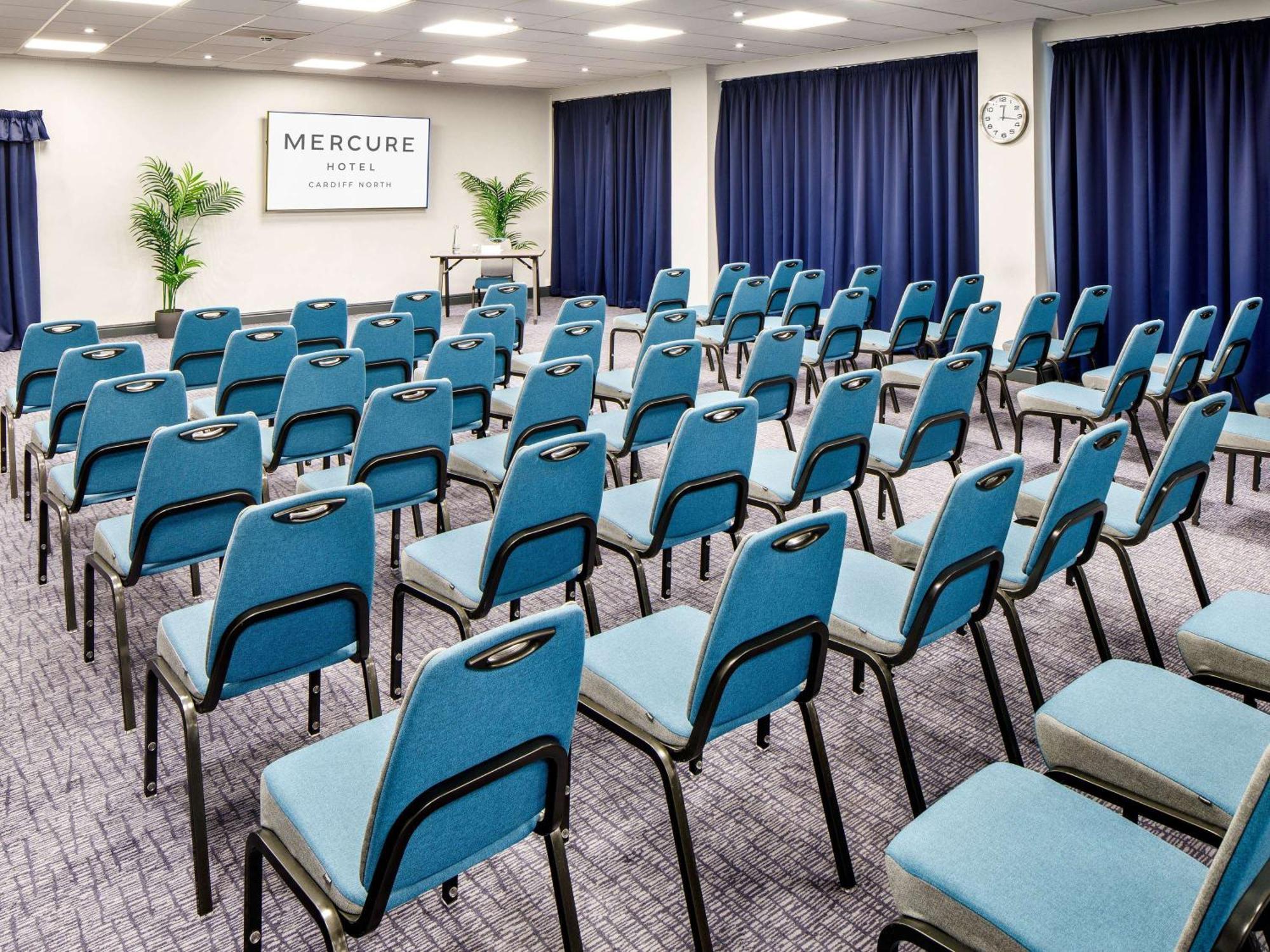 Mercure Cardiff North Hotel Экстерьер фото