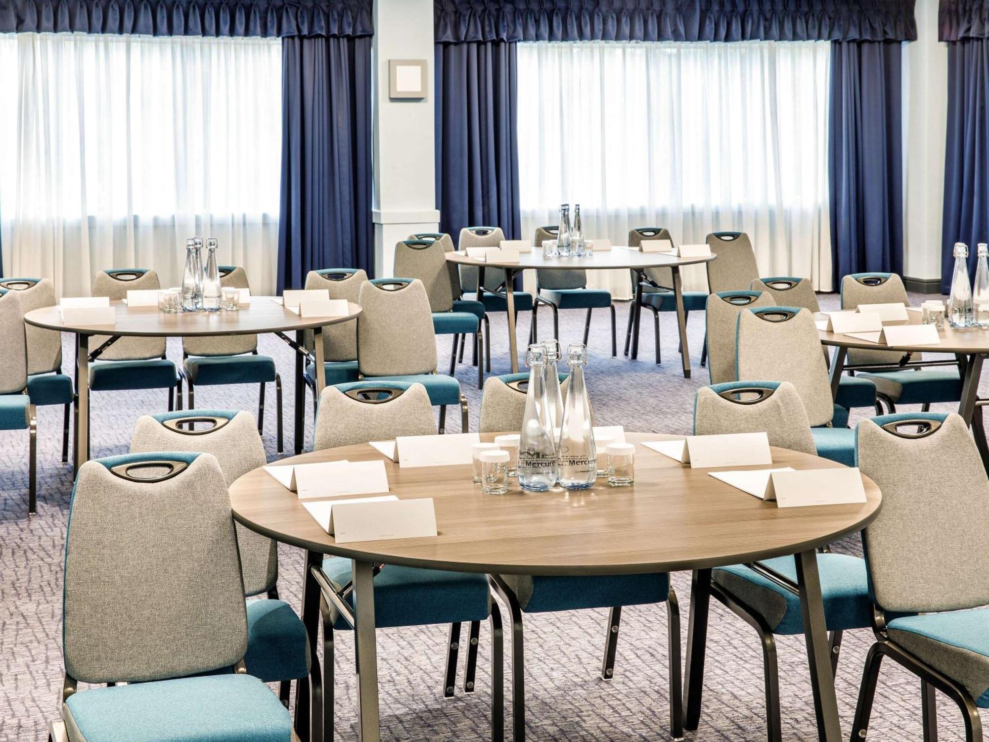 Mercure Cardiff North Hotel Экстерьер фото
