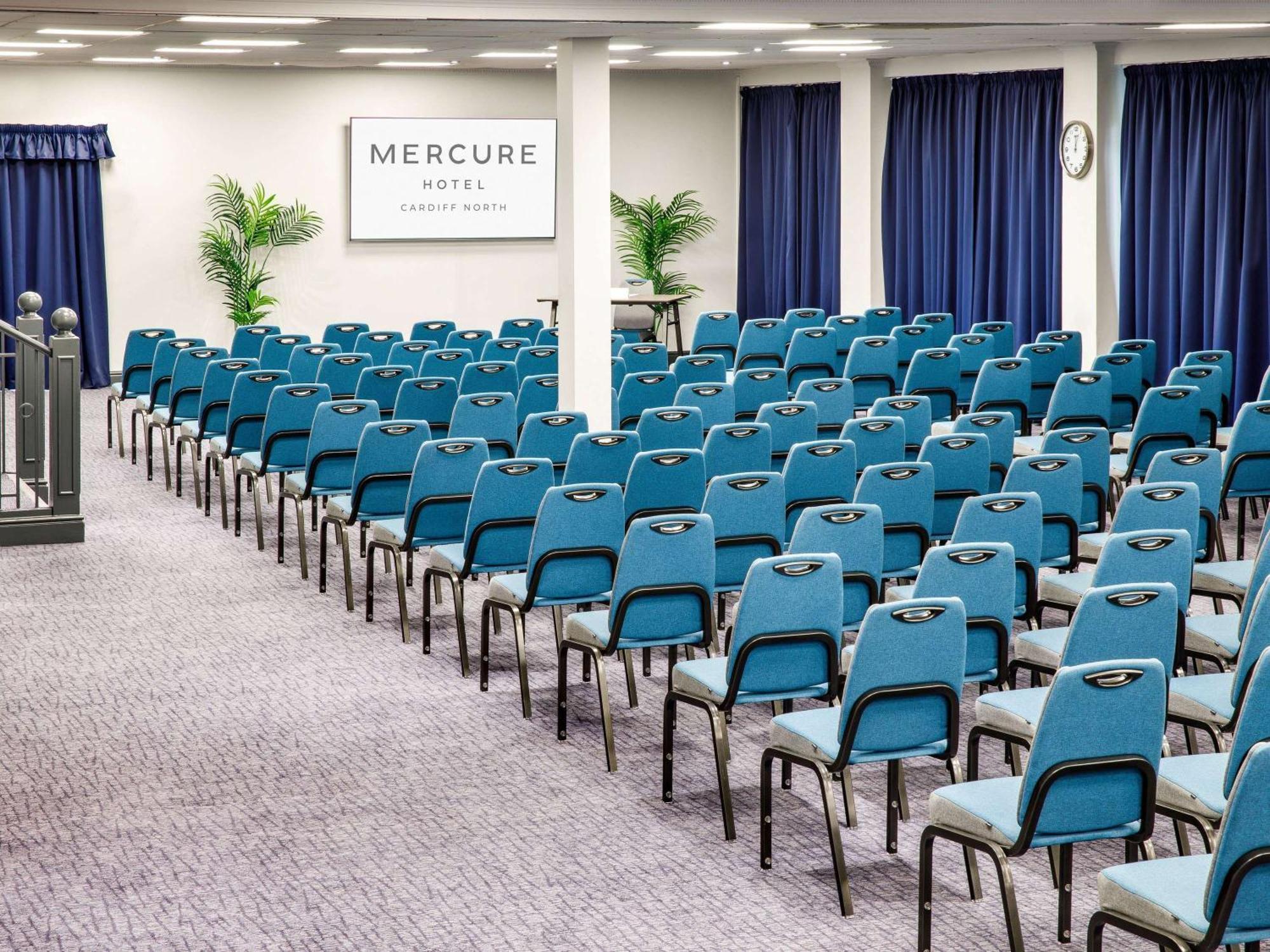 Mercure Cardiff North Hotel Экстерьер фото