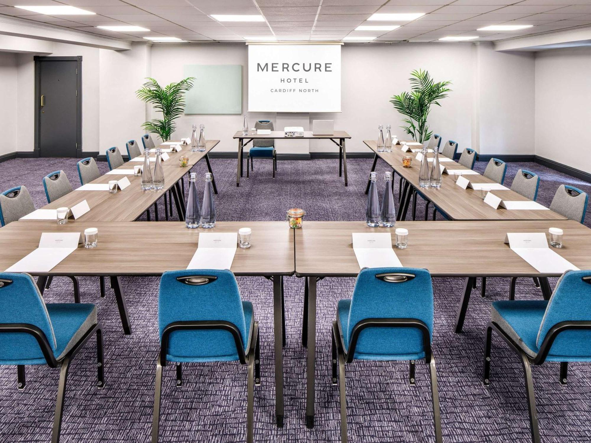 Mercure Cardiff North Hotel Экстерьер фото
